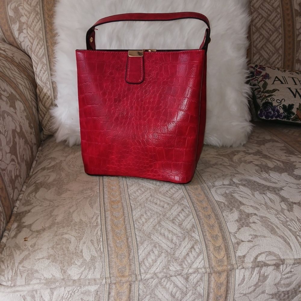 Red Faux Leather Handbags, Crossbody Bag, Purse, Shoulder Bag, Tote - Picture 5 of 10